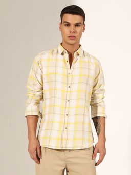 SHOWOFFFF - Men Checked Beige Regular Fit Casual Shirt
