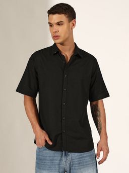 SHOWOFF - Men Black Half Sleeve Regular Fit Shirt