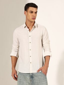 SHOWOFFFF - Men Textured Off-White Regular Fit Casual Shirt