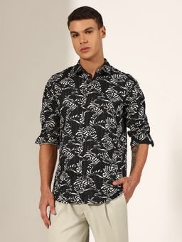 SHOWOFF - Men Abstract Black Regular Fit Casual Shirt