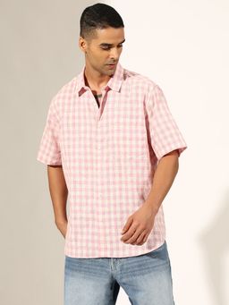 SHOWOFF - Men Checked Pink Regular Fit Half Sleeve Shirt