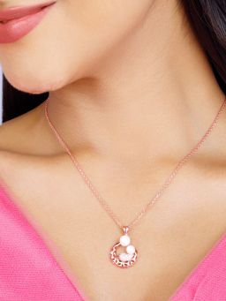 GIVA - 925 White Pearlescent Cuddle Pendant With Link Chain