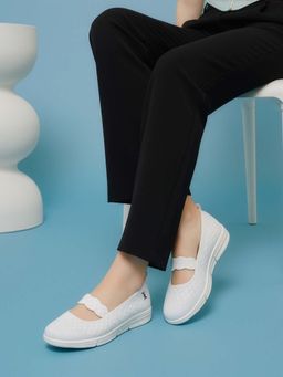 Carlton London - Women White Ballerina