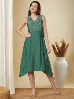 Kami Kubi - Embroidered A-Line Tie-Up Waist Sleeveless Dress