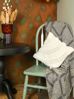 Sashaa World - Curves White Cushion Cover