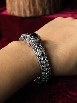 Spring Soul - Oxidised Black Stone Brass Bangle