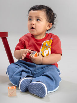 Hopscotch - Typography Denim Barrel Fit Jeans With T-Shirt