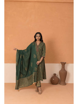 MAAND - Women Green Embroidered Kurta with Pant and Dupatta