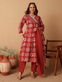 Chowkhat - Women Red Printed Kurta with Pant and Dupatta