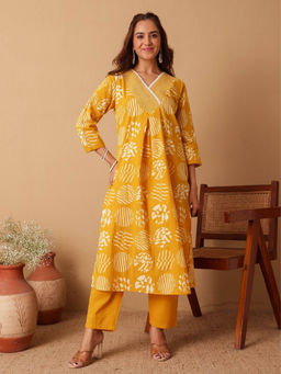 Chowkhat - Women Yellow Printed Kurta with Pant and Dupatta