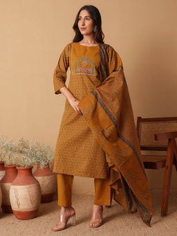 Chowkhat - Women Yellow Printed Kurta with Pant and Dupatta