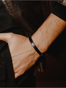 Gahan - Mens Black Stainless Steel Triangle Print Kada Bracelet