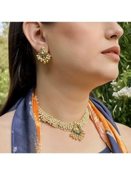 Prestones - Antique Finish Pearl Guccha White Necklace with Earrings