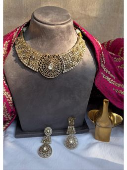 Prestones - Evening Noor Zircon White Necklace with Earrings and Maan Tikka