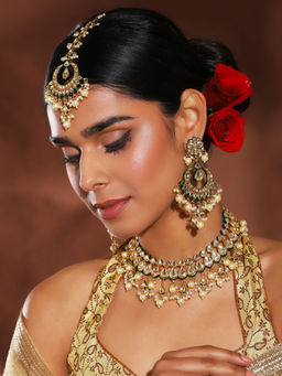 Ruby Raang Studio - Kundan Neckpiece With Chand Earrings & Maang Tikkaa