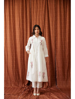 MAAND - Women White Pure Cotton Collar Neck Kurta with Pant