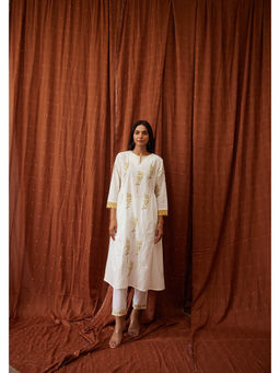 MAAND - Women White Pure Cotton V-Neck Kurta with Pant