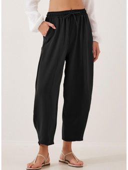 Outzidr - Women Black Solid Casual Trouser