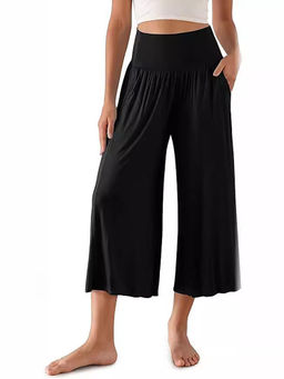 Outzidr - Women Black Solid Casual Capri