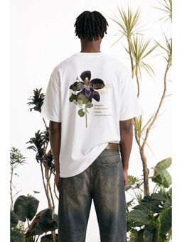 Snitch - White Graphic Half Sleeves Relaxed Casual T-Shirt for Men