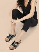 Black color option, Sold out, Currently selected