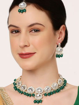 OOMPH - Kundan Necklace Set with Drop Earrings Maang Tikka