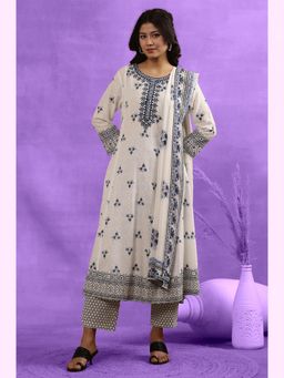 W - Festive Floral Print Viscose Flared Kurta with Pant & Dupatta (Set of 3)