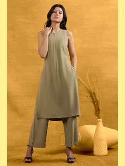 W - Green Solid Rayon Straight Kurta with Pant (Set of 2)