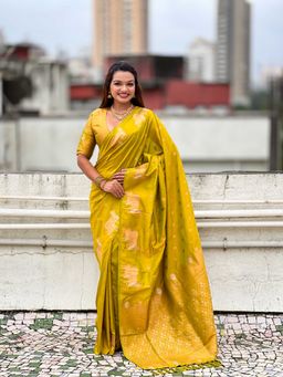 ELITE WEAVES - Green Soft Silk Dual Zari Woven Saree with Unstitched Blouse with Nandi Border