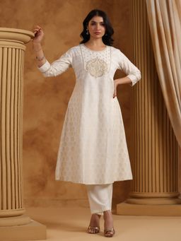 SPAN - Silk Embroidered Round Neck Three Fourth Sleeves White Kurta
