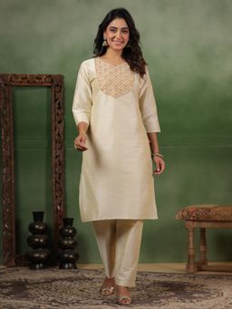 SPAN - Women's Round Neck Embroidered Three Fourth Sleeves Silk Beige Kurta