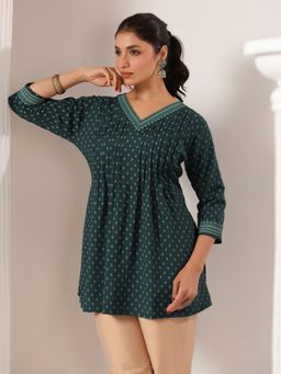 SPAN - Women's V-Neck Floral Three Fourth Sleeves Viscose Rayon Green Kurti