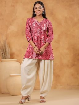 SPAN - Women's V-Neck Printed Three Fourth Sleeves Cotton Pink Kurti