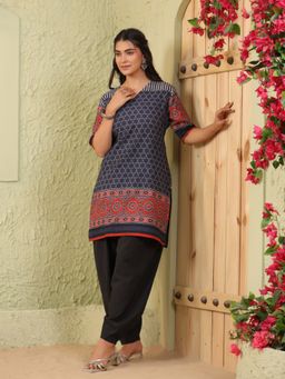 SPAN - Women's V-Neck Geometric Half Sleeves Cotton Blue Kurta