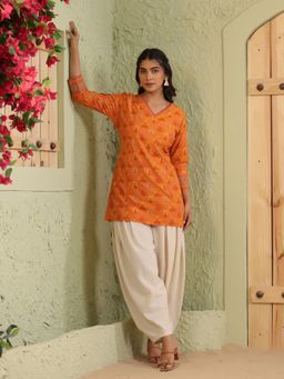 SPAN - Women's V-Neck Floral Three Fourth Sleeves Viscose Rayon Orange Kurti