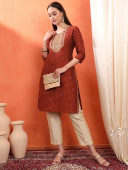 SPAN - Women's V-Neck Embroidered Three Fourth Sleeves Silk Red Kurta