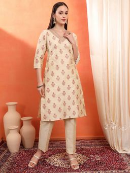 SPAN - Women's V-Neck Floral Three Fourth Sleeves Silk Cream Kurta