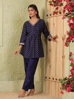 SPAN - Women's V-Neck Floral Three Fourth Sleeves Viscose Rayon Blue Kurti