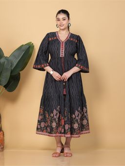 ARAMYA - Women V-Neck Pure Cotton Three Fourth Sleeves Black Kurta