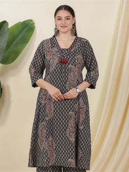 ARAMYA - Women V-Neck Pure Cotton Three Fourth Sleeves Black Kurta