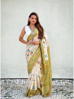 ELITE WEAVES - Green Tessar Silk Bold Kalamkari Figure Printed Saree with Unstitched Blouse