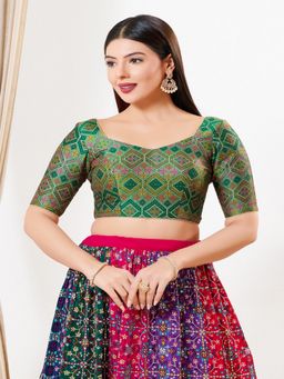 VAMAS - THE DESIGNER BLOUSES - Women Sweetheart Neck Green Padded Stitched Blouse