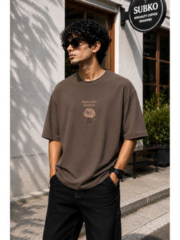 Bene Kleed - Men Brown Oversized Fit Embroidered Half Sleeves T-Shirt