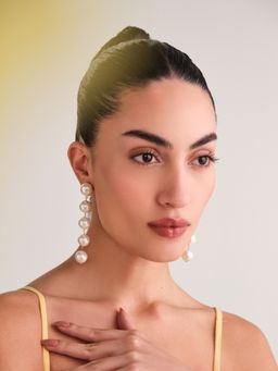Anaash - White Fiver Earrings