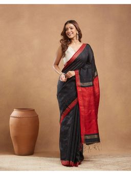 Fabindia - Women Black Silk Blend Jamdani Saree Without Blouse