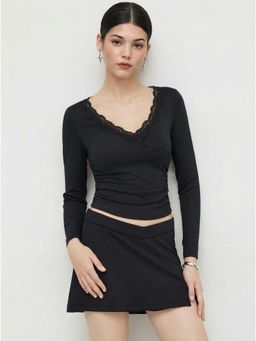 Cider - V Neck Solid Lace Trim Ruched Long Sleeve Top