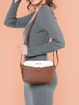 Lavie Luxe - Women's Rise 4c Box Sling (Tan) (M)