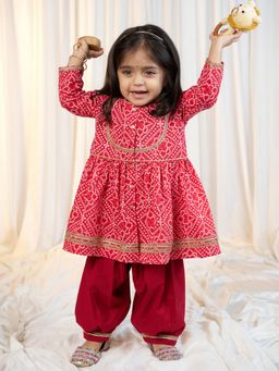 Vastramay - Girls Red Cotton Bandhani Kurta Patiala