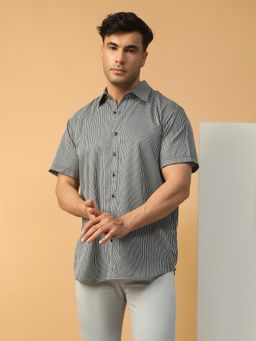Oxolloxo - Men Black Stripe Print Collared Short Sleeve Button Down Oversized Cotton Shirt