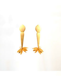 Suhani Pittie - Gold Plated Plain Patti , 2 Buds And Pearl Earrings